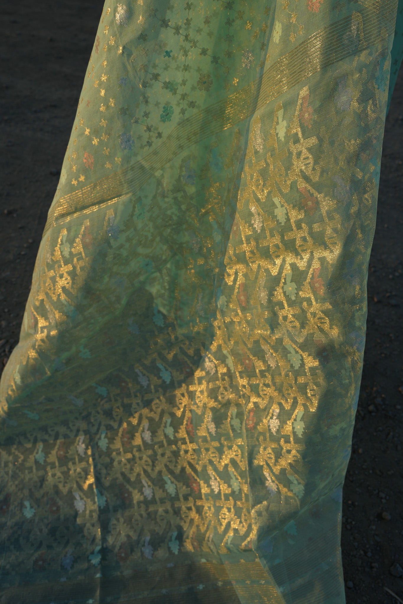 Capri Jamdani saree