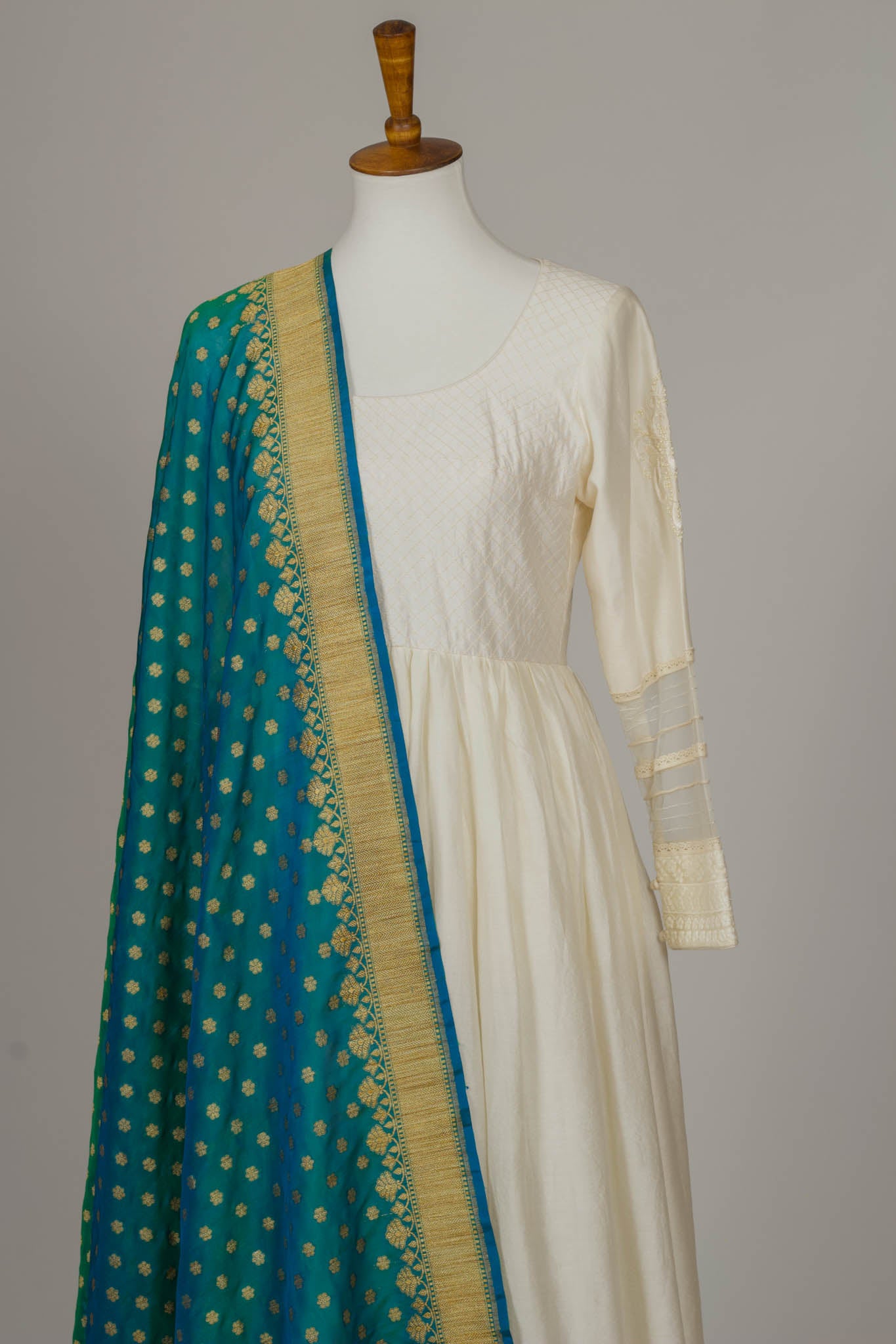 Mayurpunki Kora Silk Benarasi Dupatta