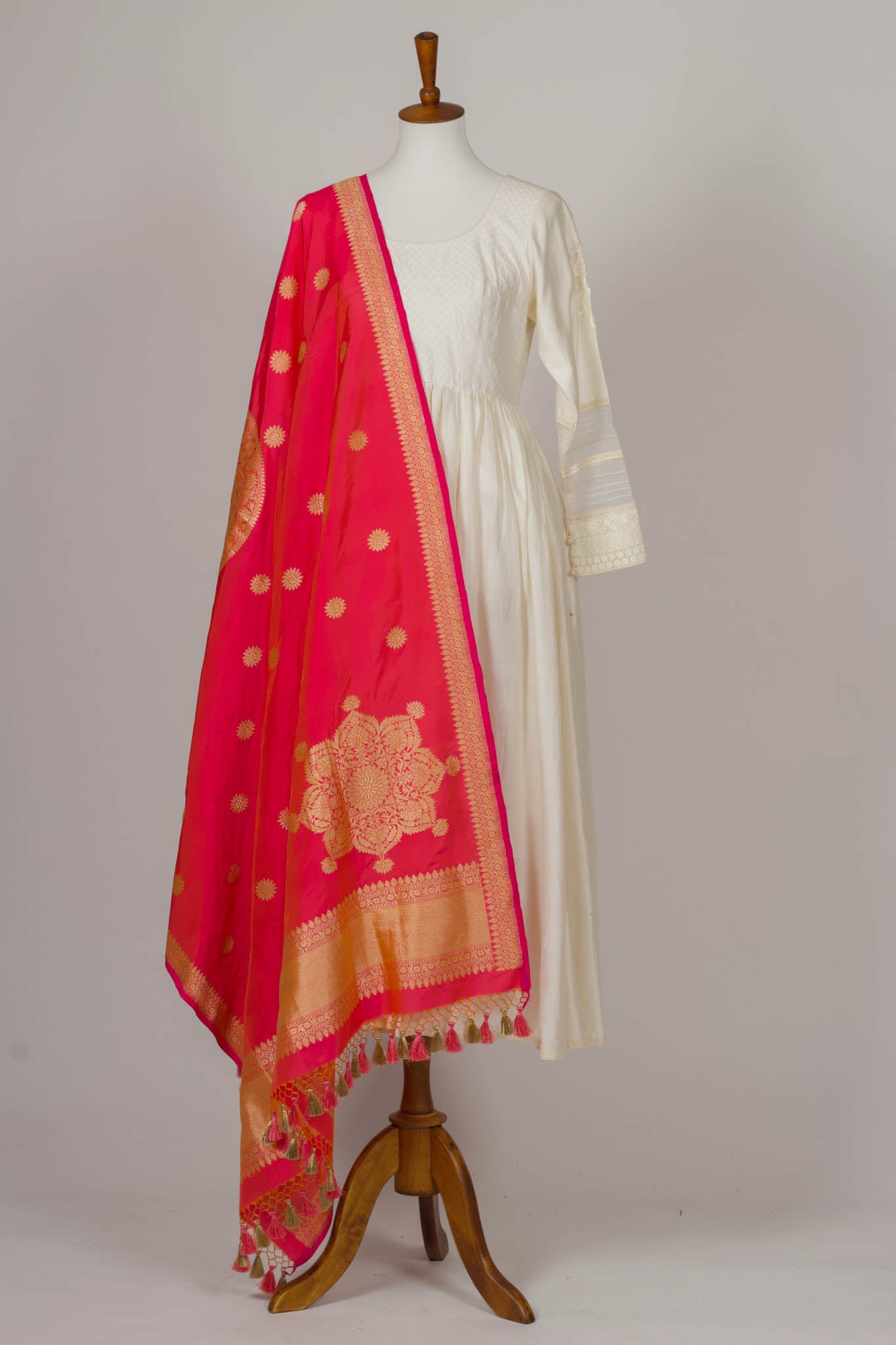 Short color benarasi silk dupatta