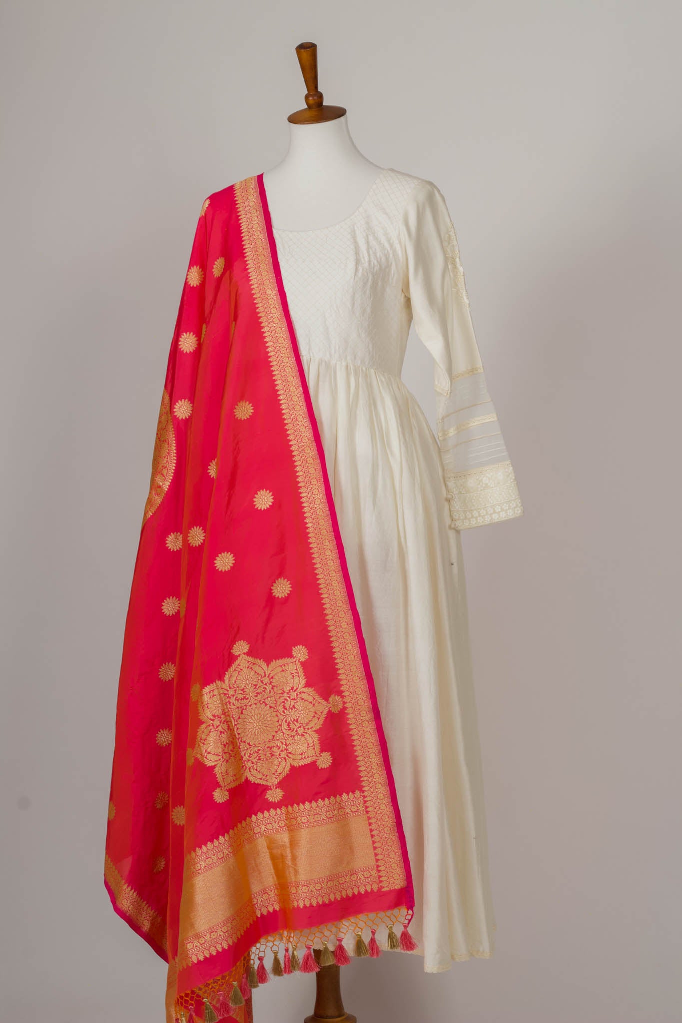 Short color benarasi silk dupatta